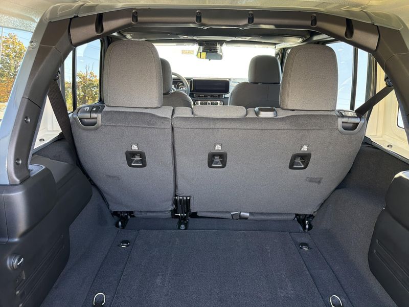 New 2026 Jeep Wrangler 4-door Sport SImage 10
