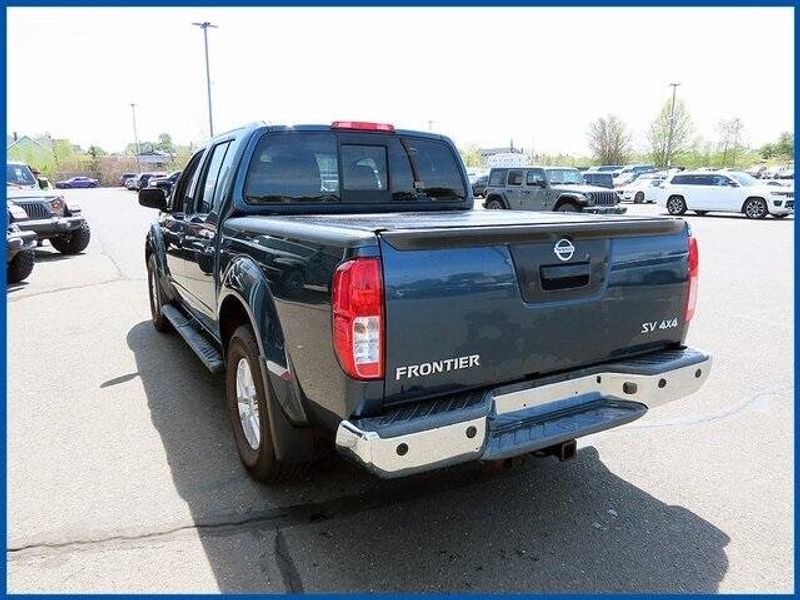 2014 Nissan Frontier SVImage 5