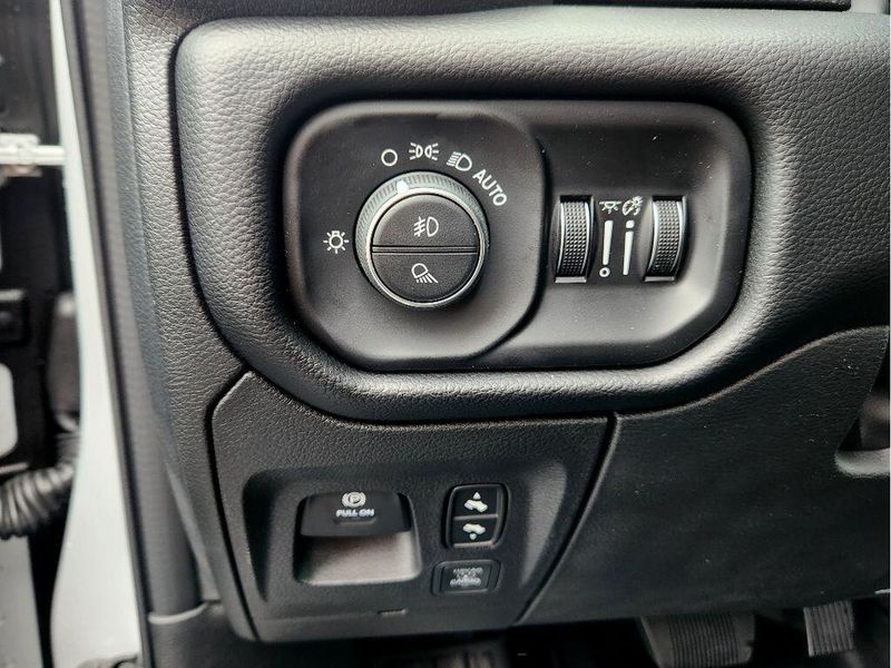 New 2026 RAM 1500 Laramie Crew Cab 4x4 5'7' Box
