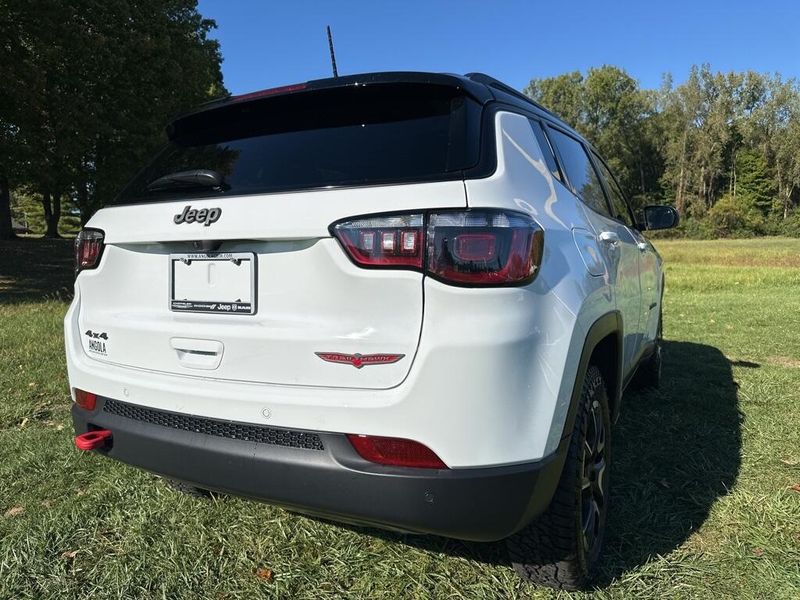 2026 Jeep Compass Trailhawk photo 4