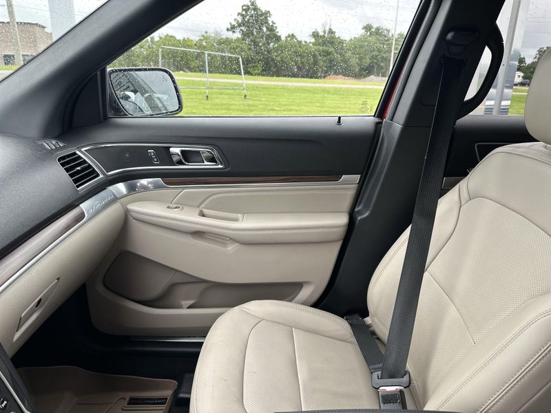 Used 2019 Ford Explorer LimitedImage 27