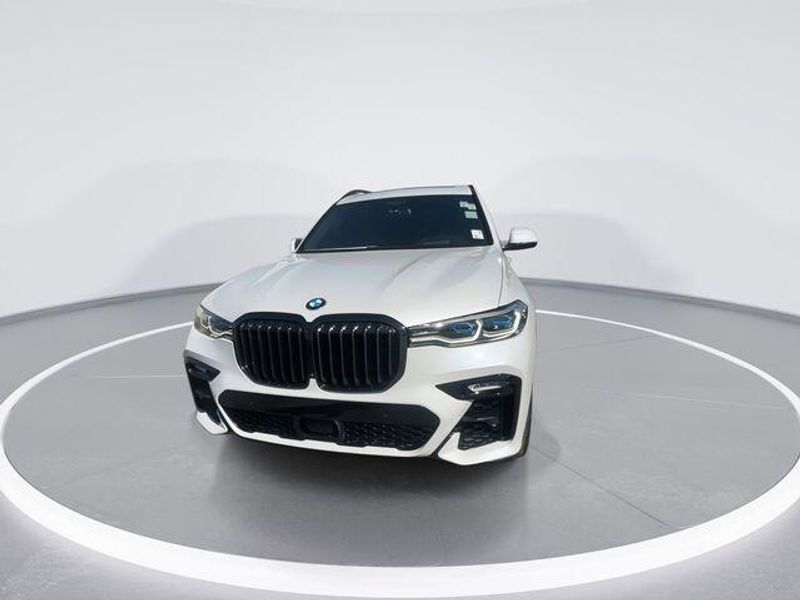 Used 2022 BMW X7 M50iImage 3