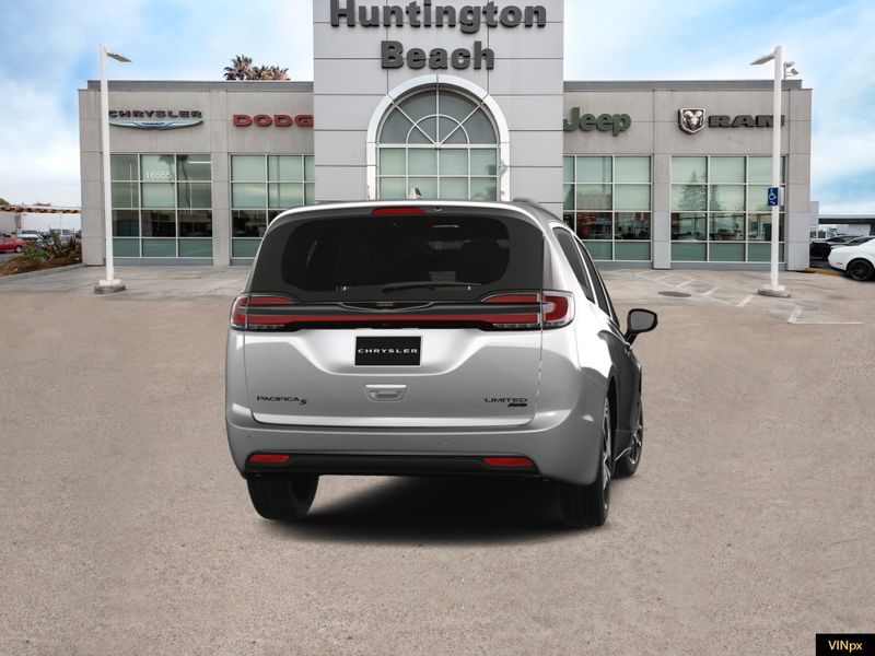 2023 Chrysler Pacifica Limited AWDImage 10