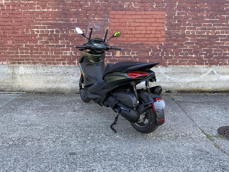 New 2024 PIAGGIO BEVERLY 400 HPE 