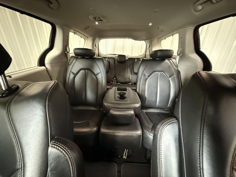 Used 2018 Chrysler Pacifica Touring LImage 22