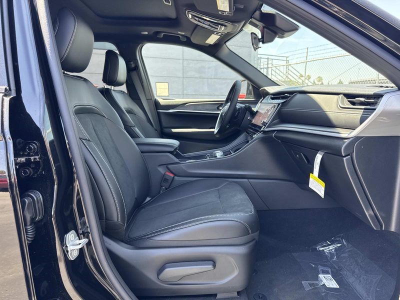 New 2026 Jeep Grand Cherokee L Laredo Altitude 4x2