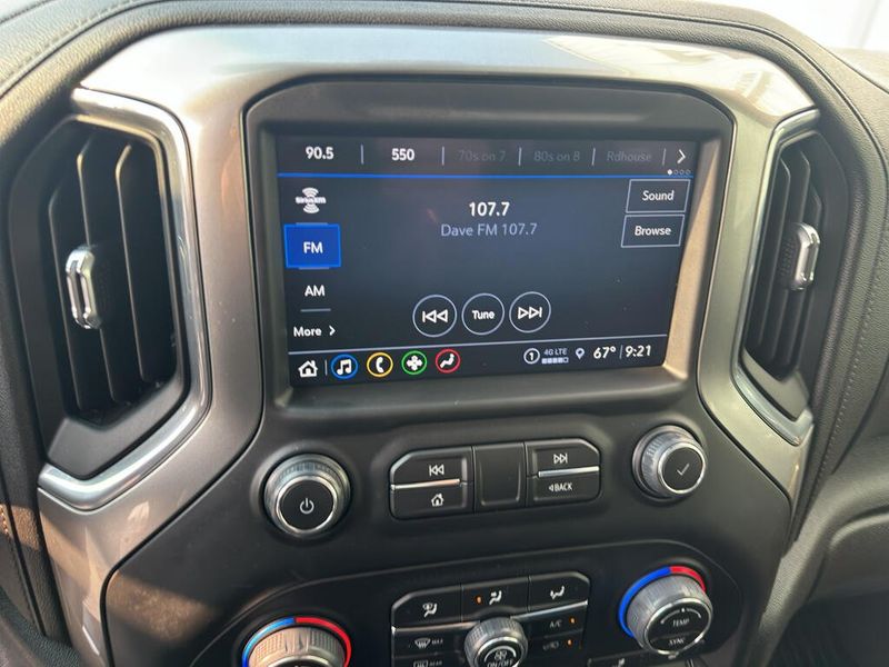 2022 Chevrolet Silverado LT photo 7