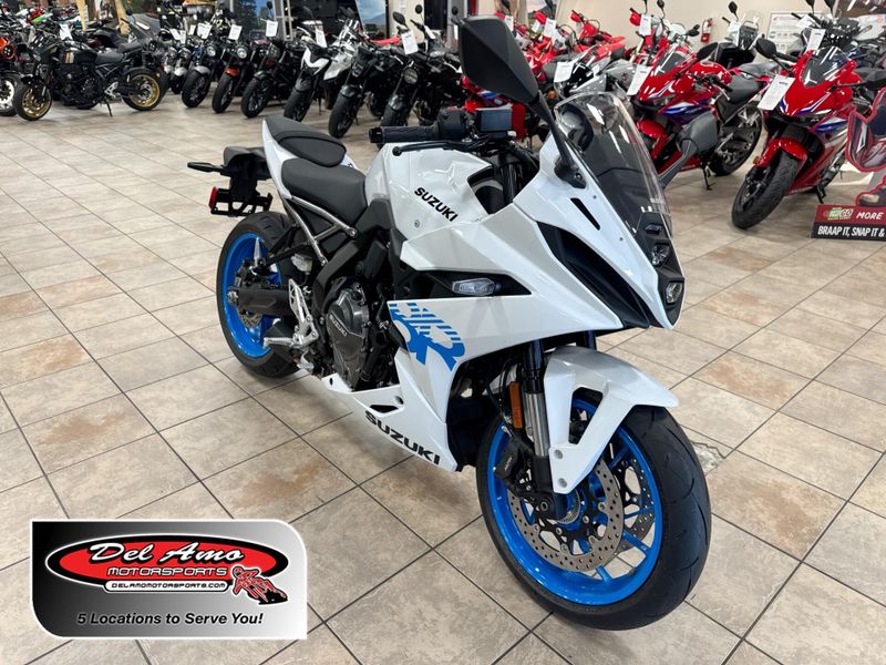 New 2026 Suzuki GSX-8R Image 1