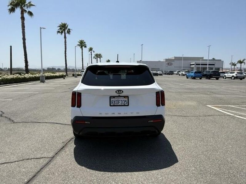 2021 Kia Sorento LXImage 5