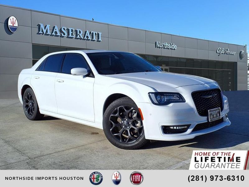 Used 2023 Chrysler 300 TouringImage 1