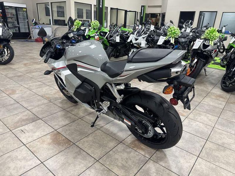 New 2026 Honda CBR600RR Image 15