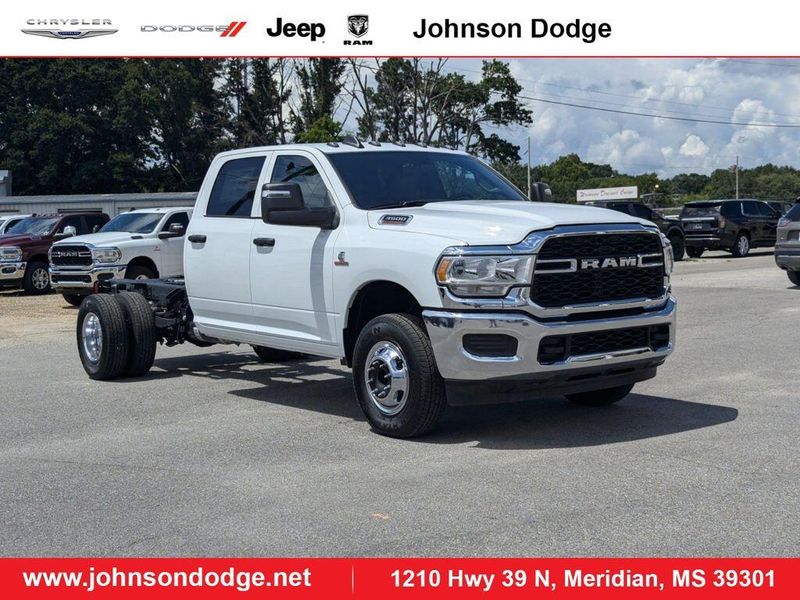 2024 RAM 3500 Tradesman Crew Cab Chassis 4x2 60