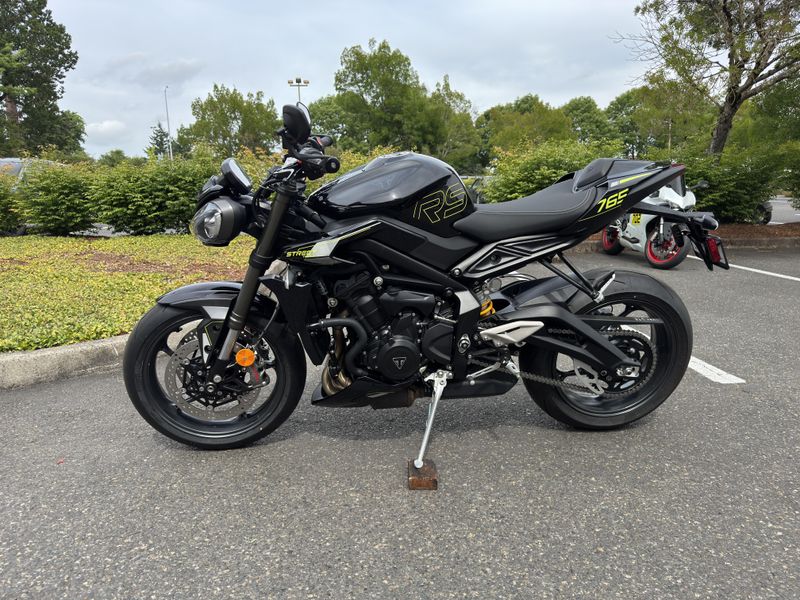 2025 Triumph Street Triple 765 RS - PHANTOM BLACK 