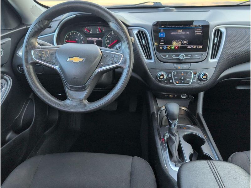 Used 2024 Chevrolet Malibu LTImage 32