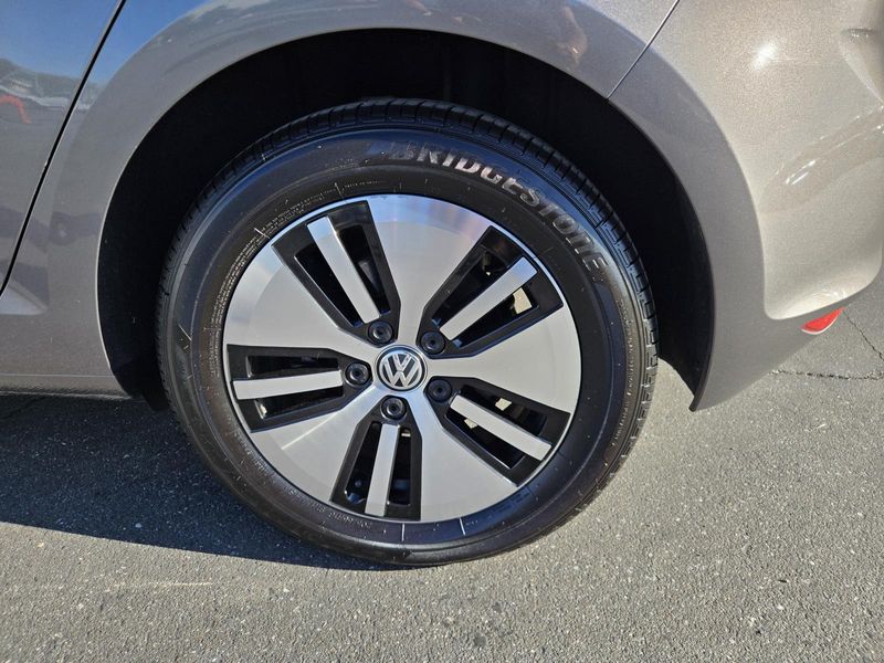 Used 2016 Volkswagen e-Golf 4dr HB SE