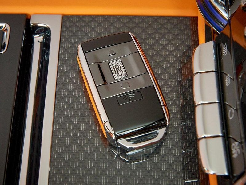 2025 Rolls-Royce Spectre Image 19