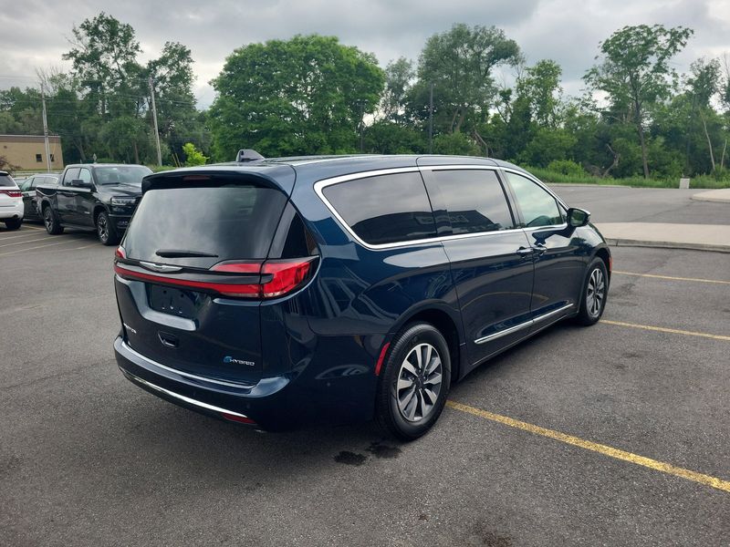 Used 2023 Chrysler Pacifica Hybrid LimitedImage 17