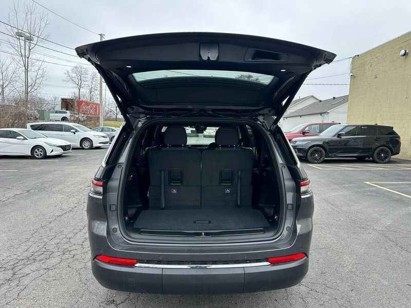 2025 Jeep Grand Cherokee L Laredo X 4x4Image 11