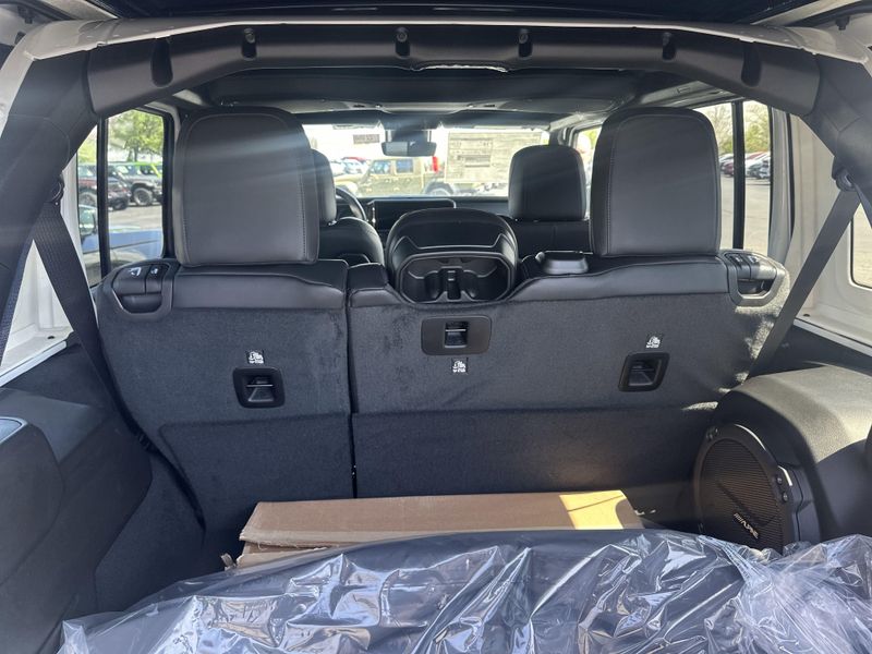 New 2025 Jeep Wrangler 4-door Rubicon 392Image 13