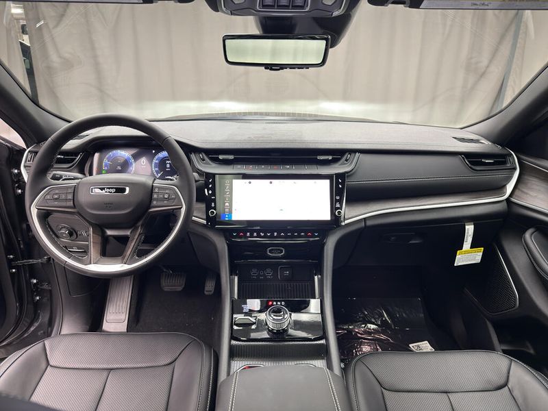New 2026 Jeep Grand Cherokee L Limited Reserve 4x4Image 8
