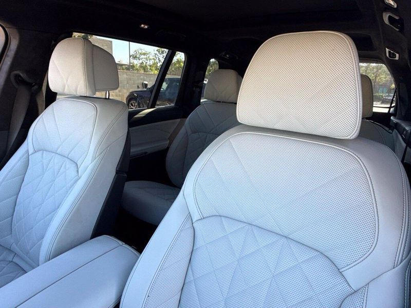 Used 2024 BMW X7 xDrive40iImage 22