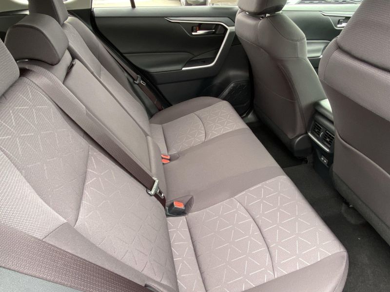 New 2025 Toyota RAV4 Hybrid XLEImage 12
