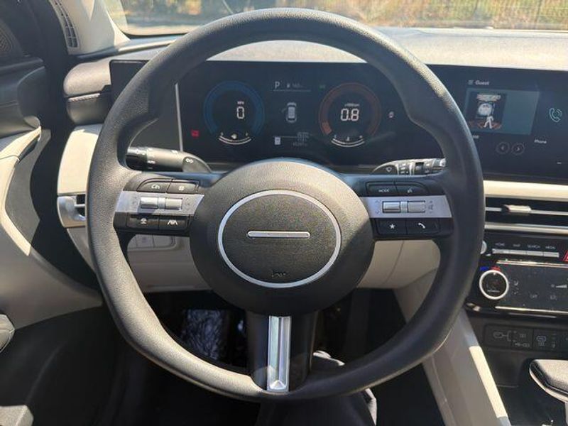 Used 2025 Hyundai Tucson SELImage 13