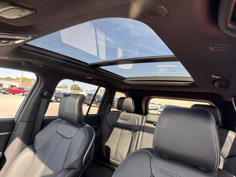 New 2025 Jeep Grand Cherokee Overland 4x4Image 15