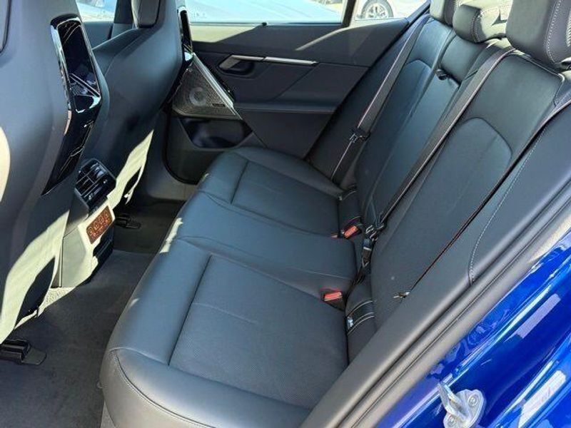 New 2026 BMW M5 BaseImage 27