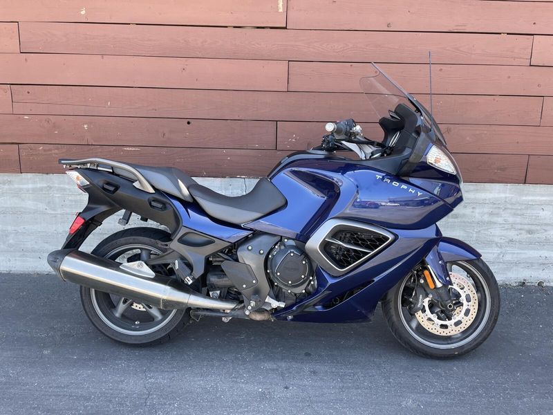 Used 2015 Triumph TROPHY SE 