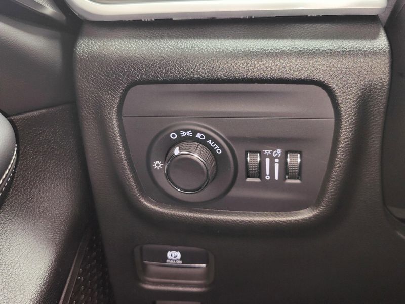 Used 2024 Jeep Grand Cherokee Laredo X Lux Tech V6 4x4Image 27