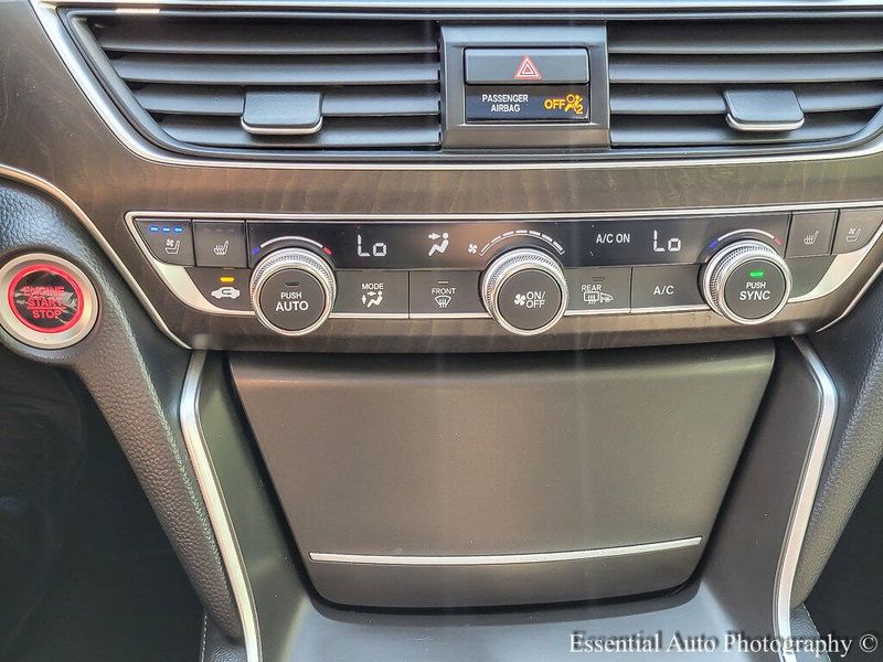 2019 Honda Accord Touring 2.0T photo 16