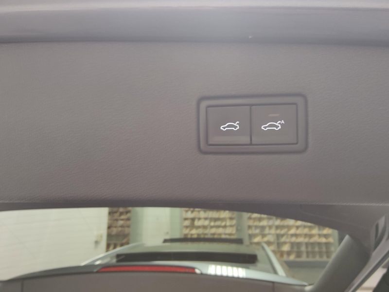 2019 Volkswagen Tiguan SEL Premium AWD w/Sunroof/NavImage 18