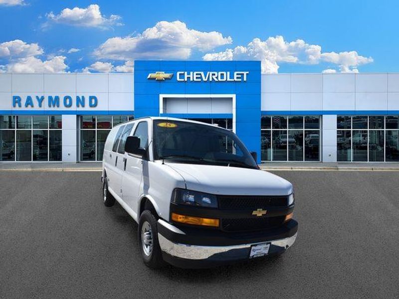 New 2025 Chevrolet Express 3500 Work VanImage 10