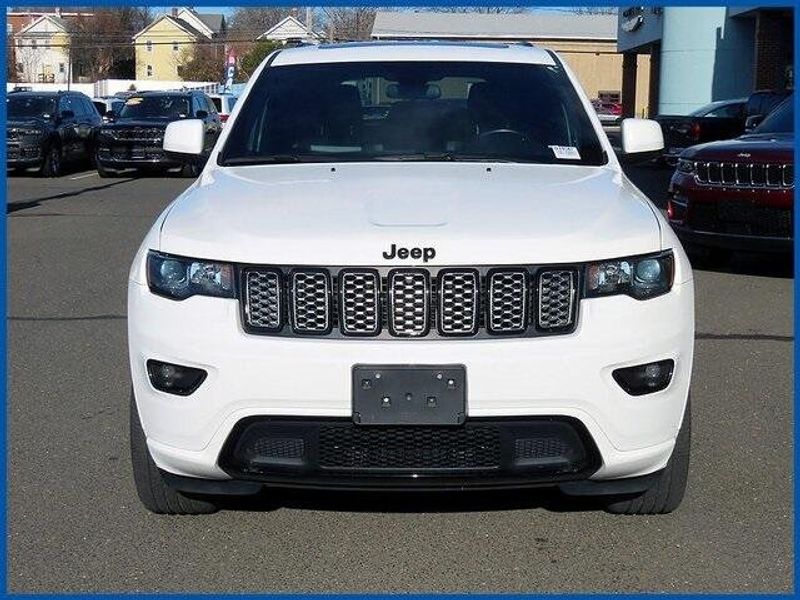 2021 Jeep Grand Cherokee Laredo XImage 3