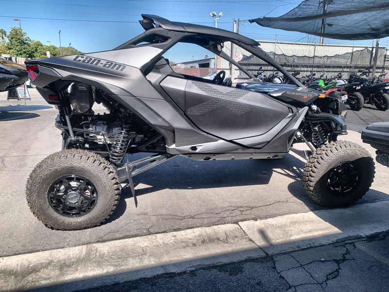 New 2025 Can-Am MAVERICK R X 999T DCT Image 9