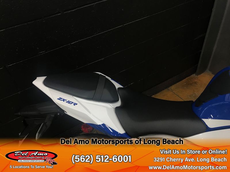 2024 Kawasaki ZX1002LRFBL-GN2  in a LIME GREEN/PEARL CRYSTAL WHITE/BLUE exterior color. Del Amo Motorsports of Long Beach (562) 362-3160 delamomotorsports.com 