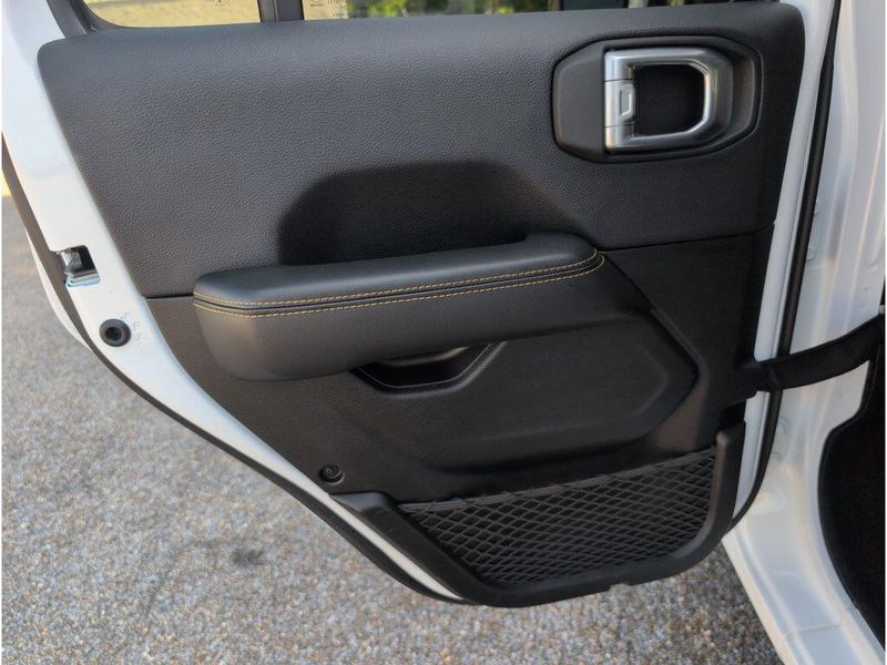 Used 2025 Jeep Wrangler SaharaImage 31