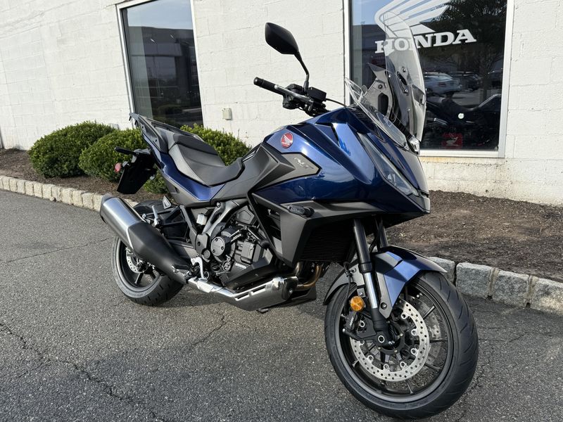 2025 Honda NT1100 DCTImage 2