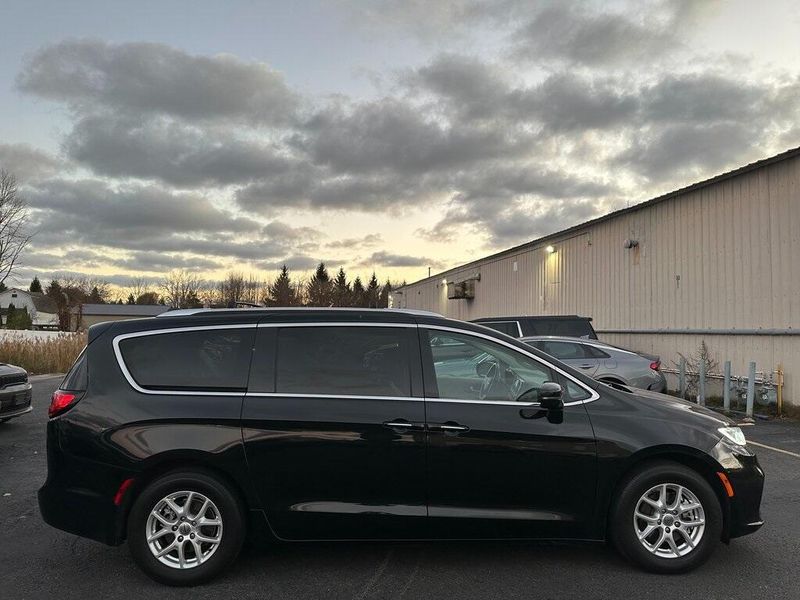 2021 Chrysler Pacifica Touring LImage 12