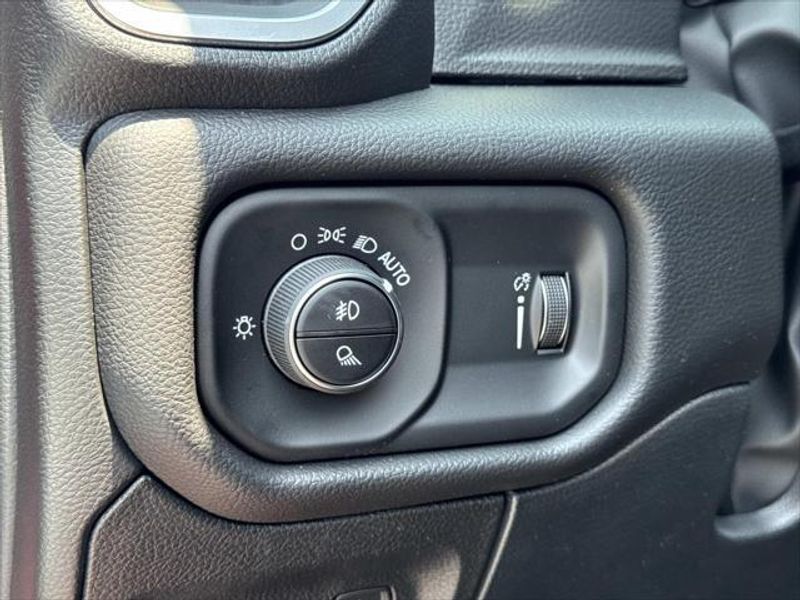 New 2026 RAM 1500 Big Horn Crew Cab 4x2 5'7' Box