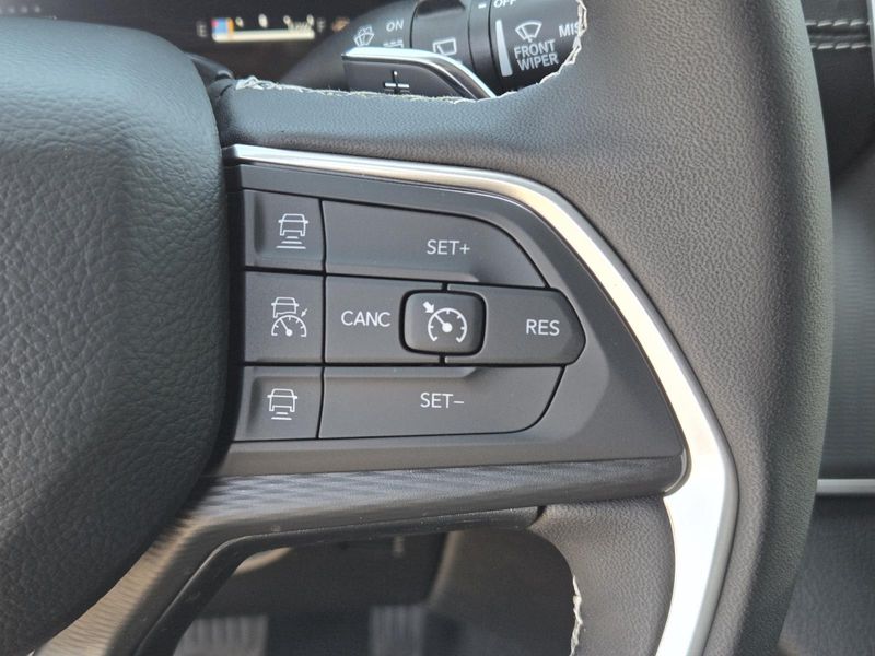 New 2026 Jeep Grand Cherokee Laredo X 4x2