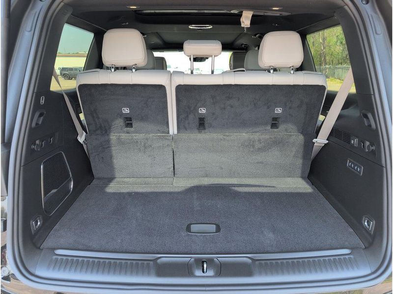 2026 Jeep Grand Wagoneer Limited Reserve 4x4Image 36