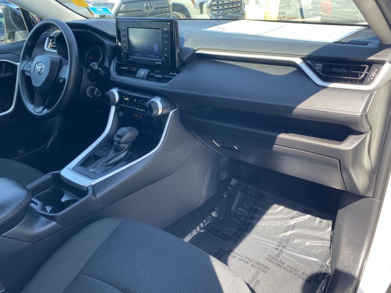 Used 2021 Toyota RAV4 LEImage 9