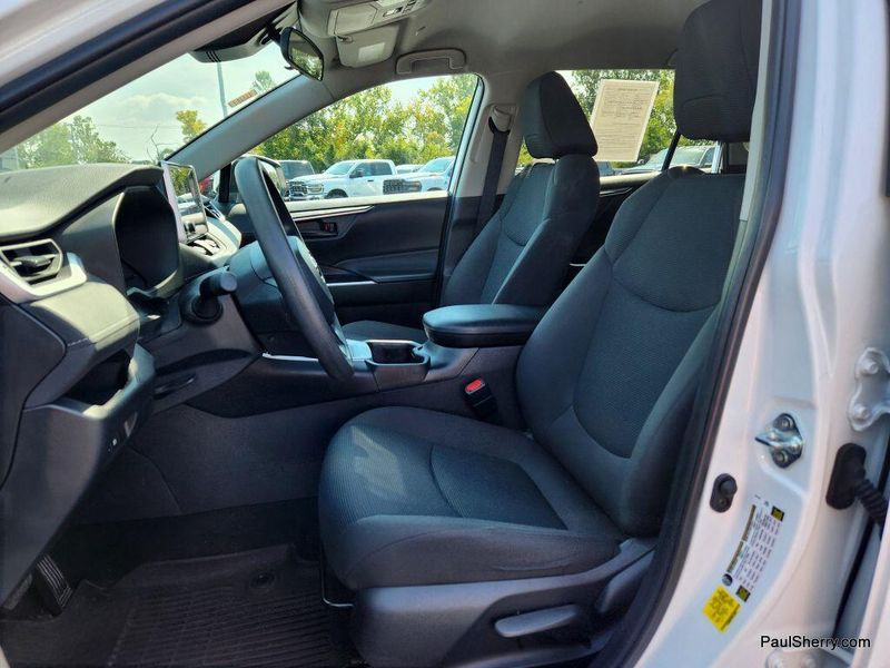 2024 Toyota RAV4 Hybrid LE photo 23