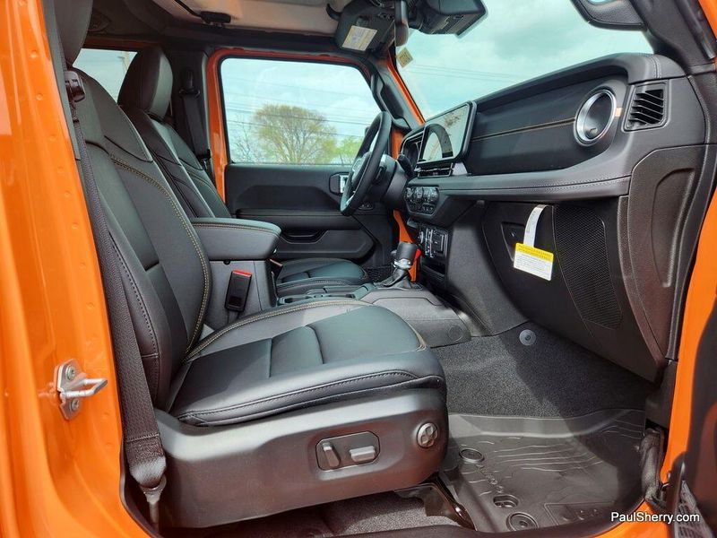 2025 Jeep Wrangler 4-door SaharaImage 25