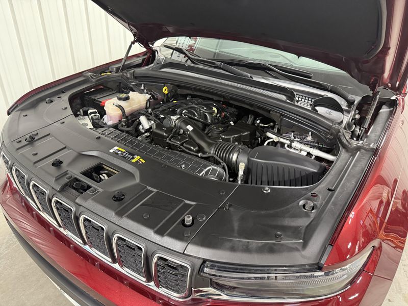 Used 2024 Jeep Grand Cherokee L LaredoImage 19