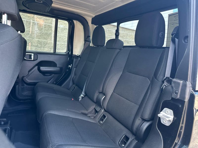 2021 Jeep Gladiator Willys photo 32