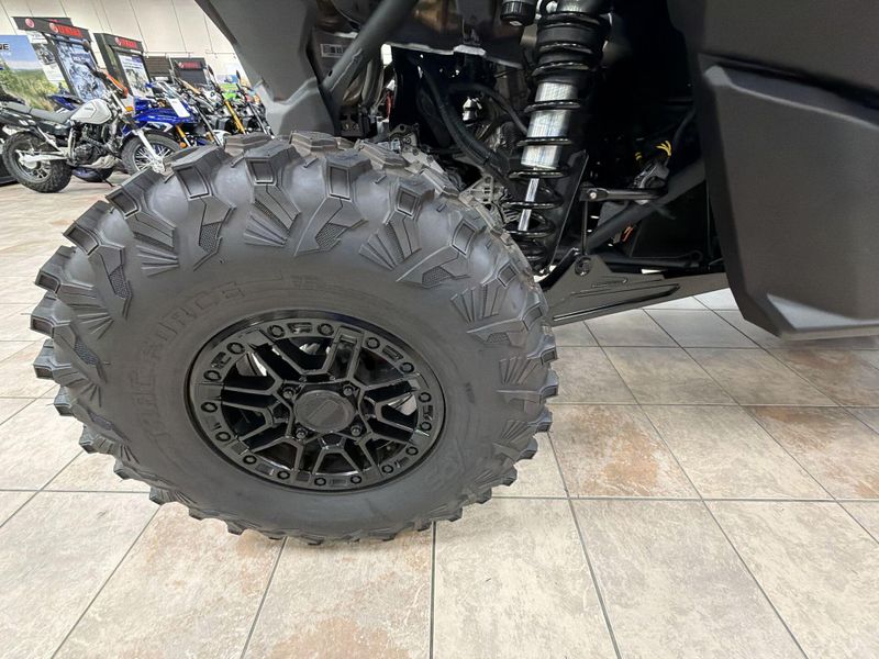 New 2026 Can-Am MAVERICK R MAX X RS WITH SMART-SHOX 999T DCT Image 18