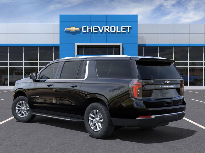 2025 Chevrolet Suburban LTImage 3
